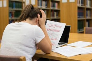 El Peligro de las Tesis «por Encargo»: Por qué lo Ilícito no tiene Respaldo ante Indecopi